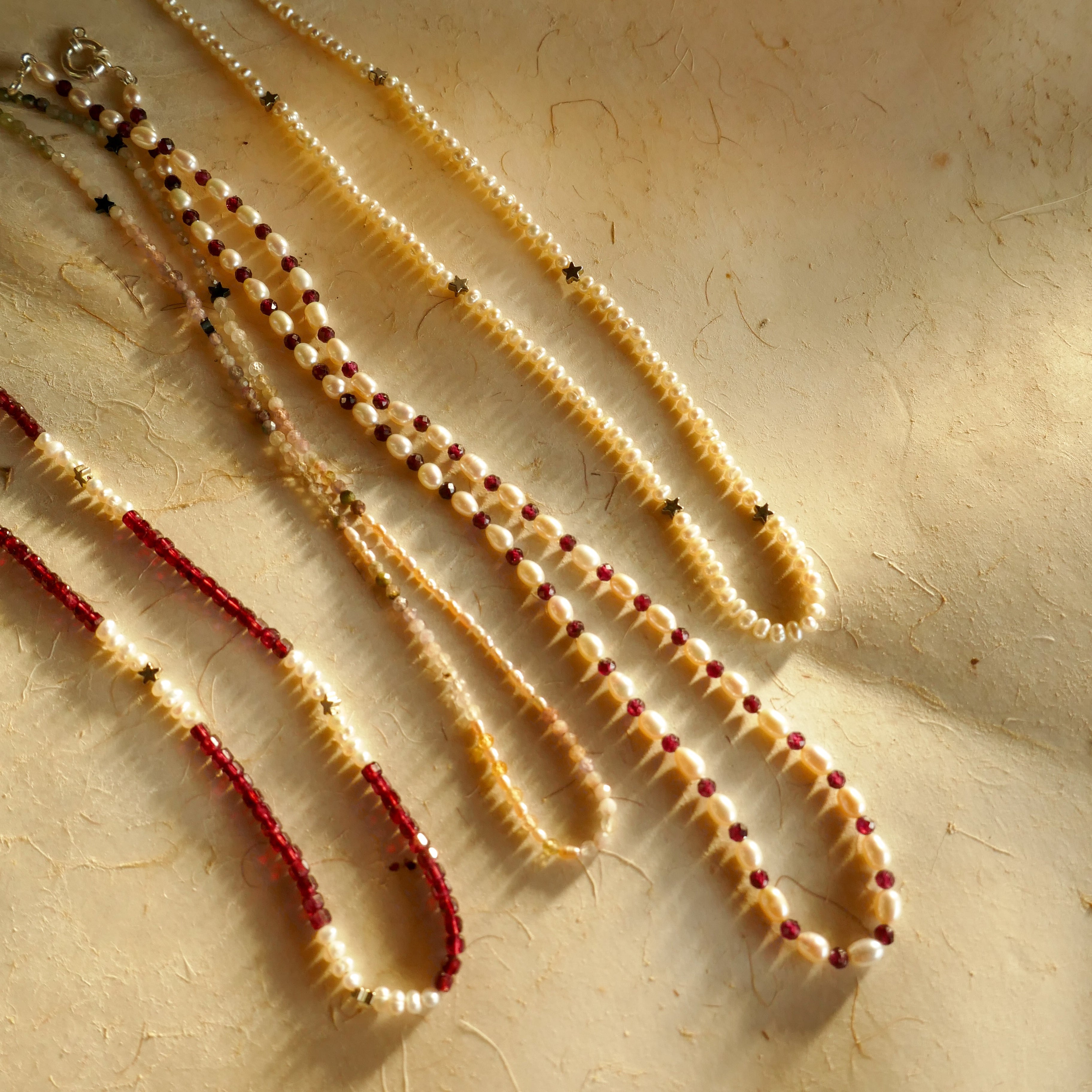 Colar Guia Pérolas e Granada