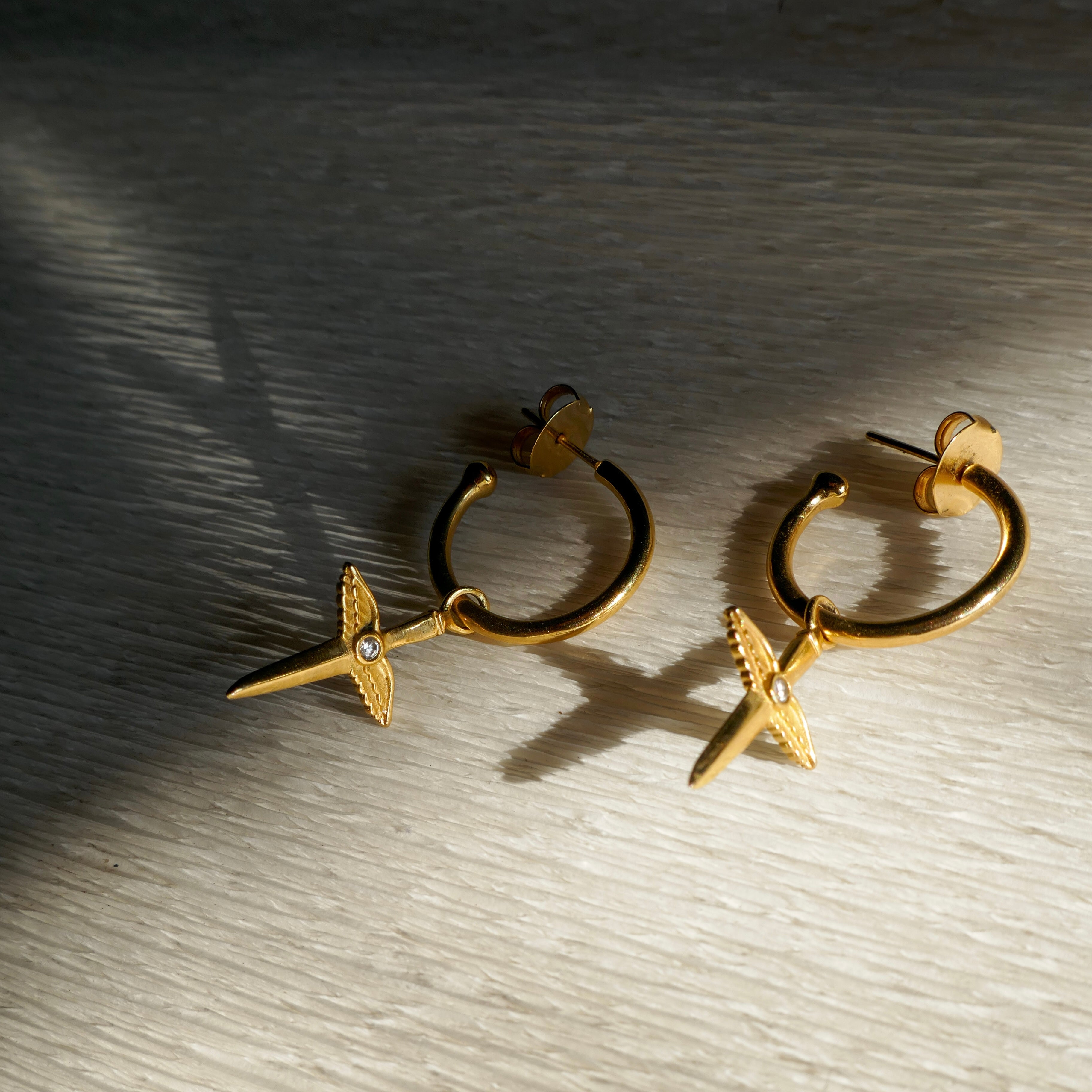 Brinco Espada Dourado