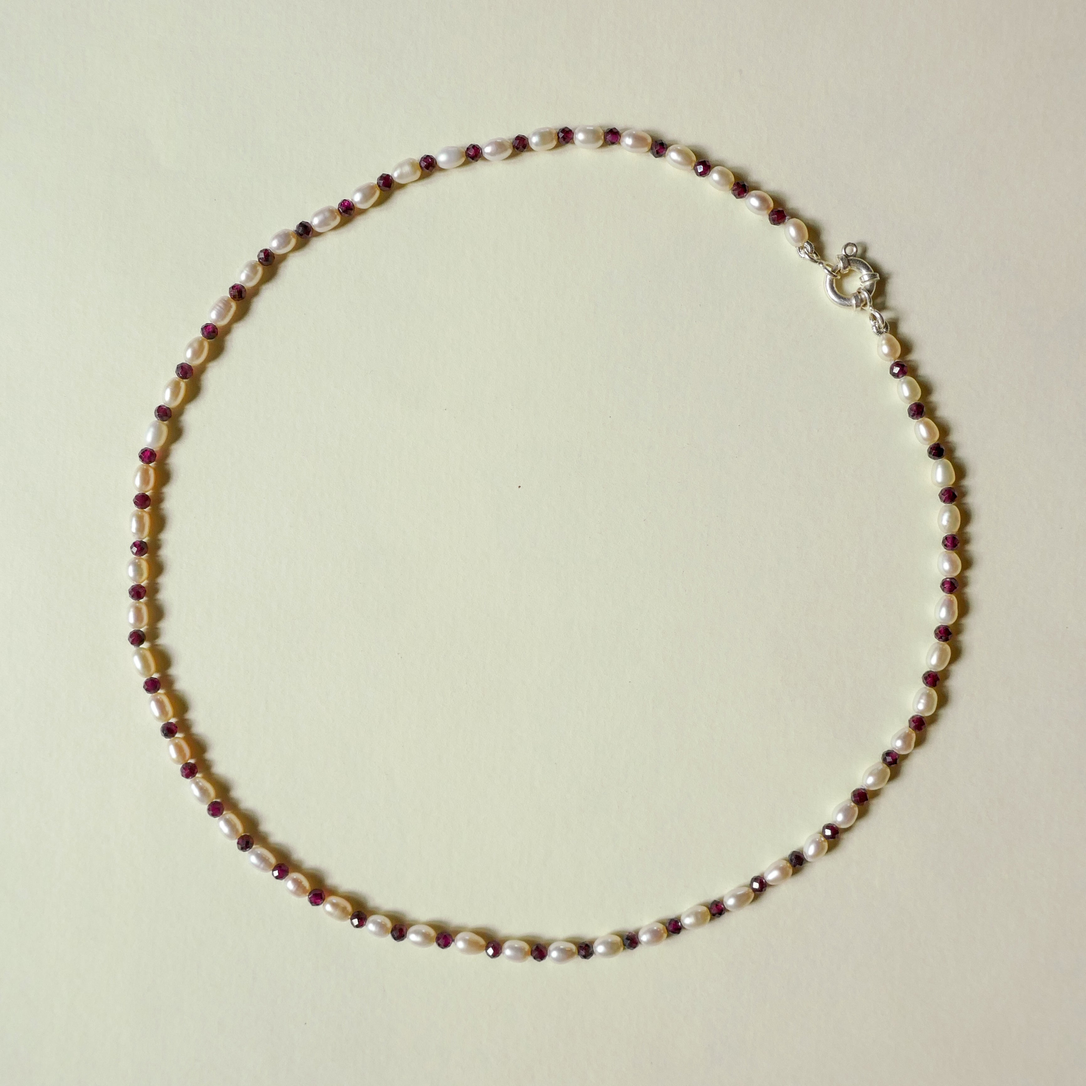 Colar Guia Pérolas e Granada