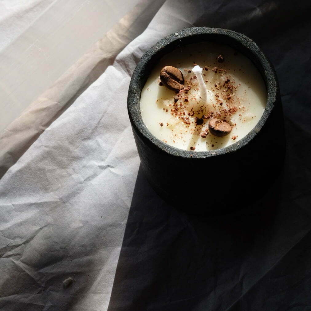 Vela de Coco, Café e Baunilha em Copo de Pedra Sabão