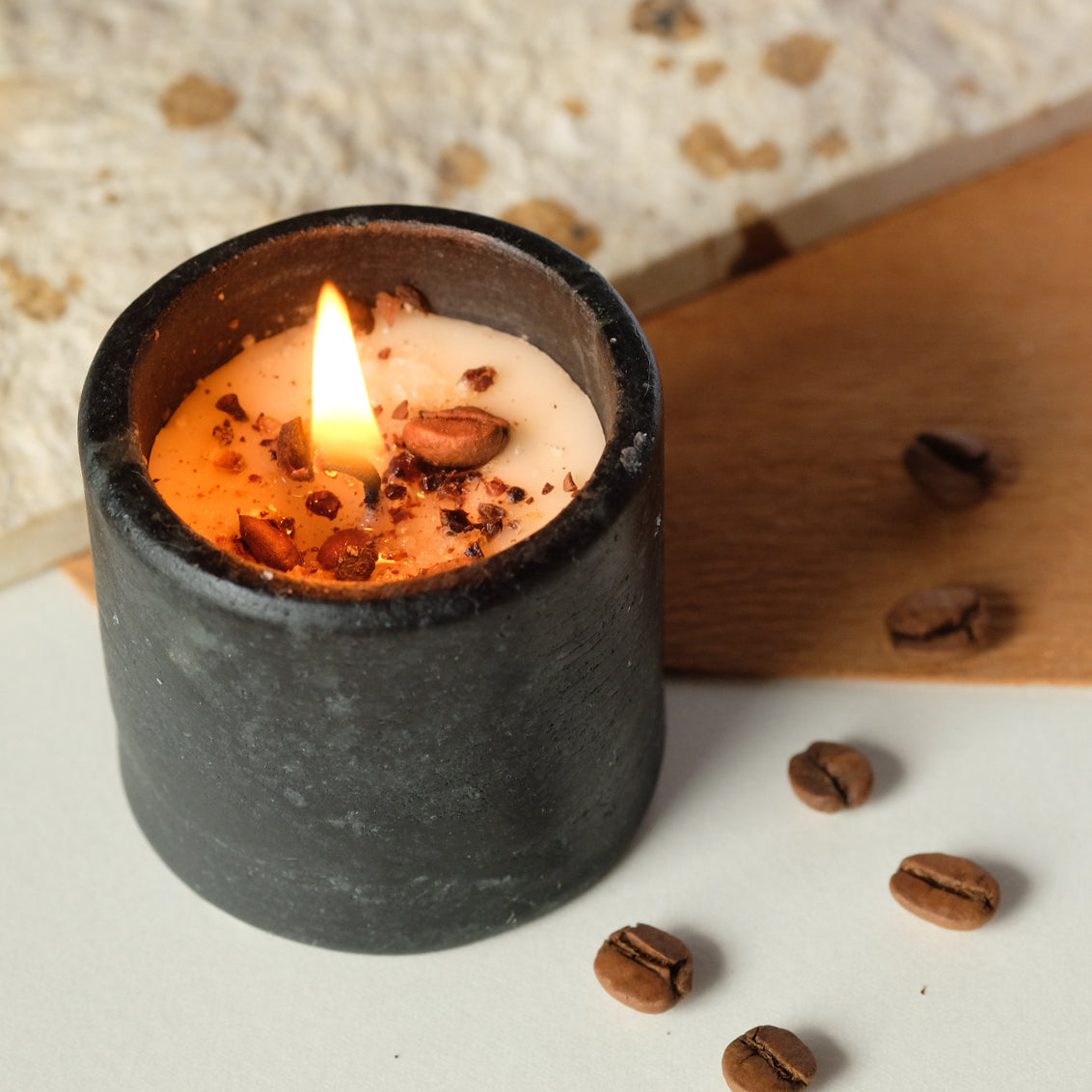 Vela de Coco, Café e Baunilha em Copo de Pedra Sabão